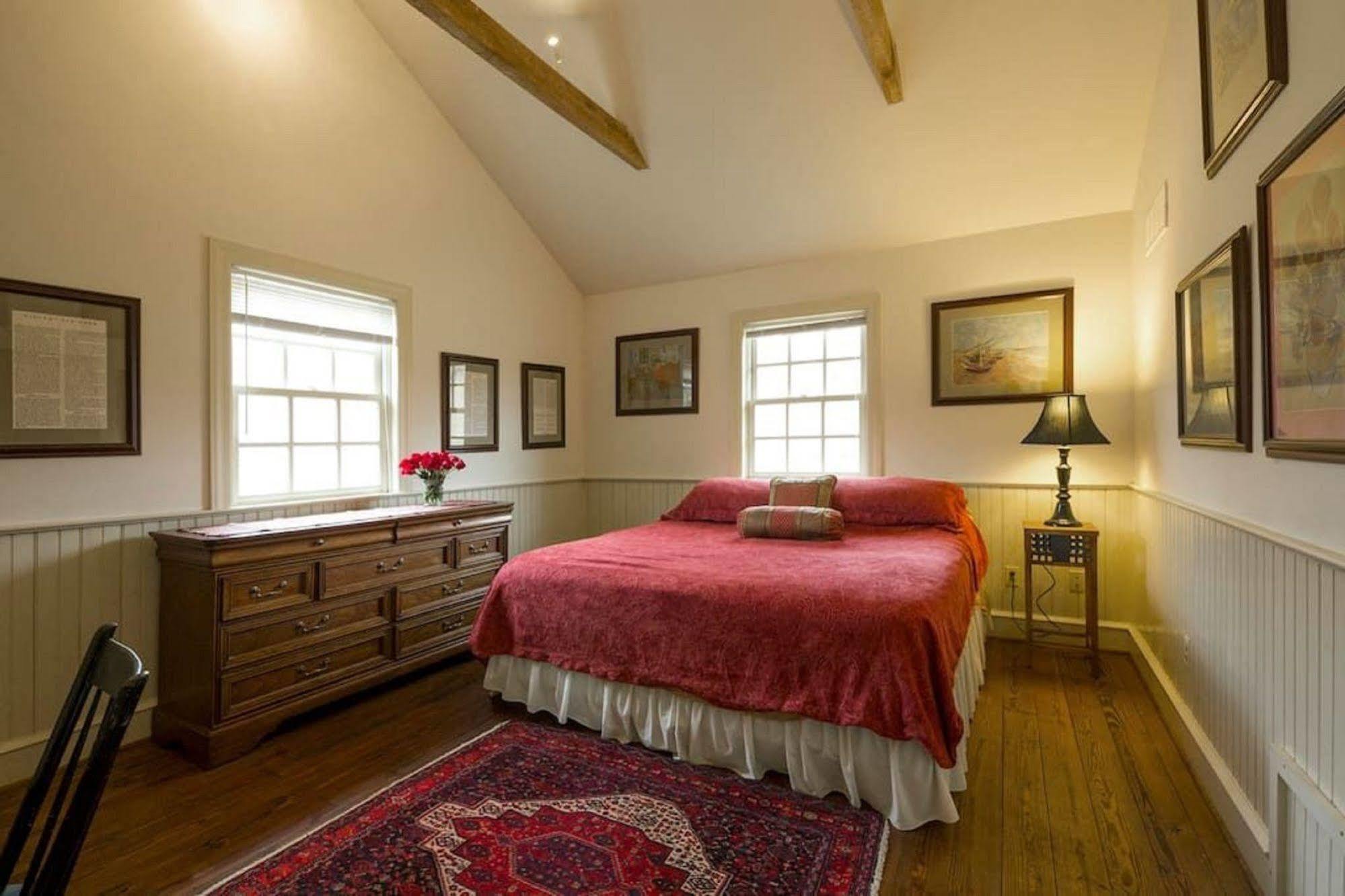 דאונינגטאון The Buck School Inn מראה חיצוני תמונה